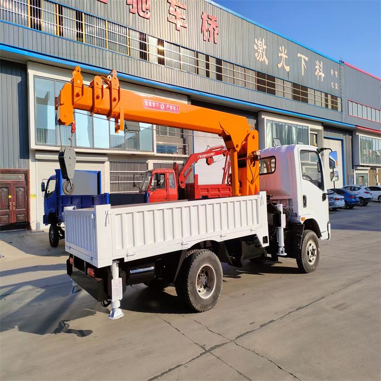 乌审旗三轮随车吊定制 农用改装机自备吊中瑞长期出售